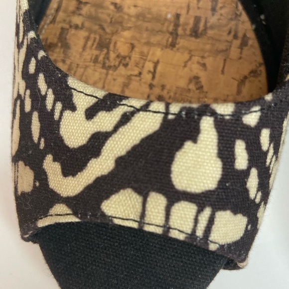 Christian Siriano~Abstract Brown/Cream Cork-Look Stiletto Heels~Peep Toe~Size 9W - Picture 5 of 16